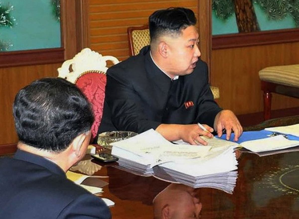 Is it an iPhone? An HTC? Surely not a Samsung! North Korean leader Kim ...