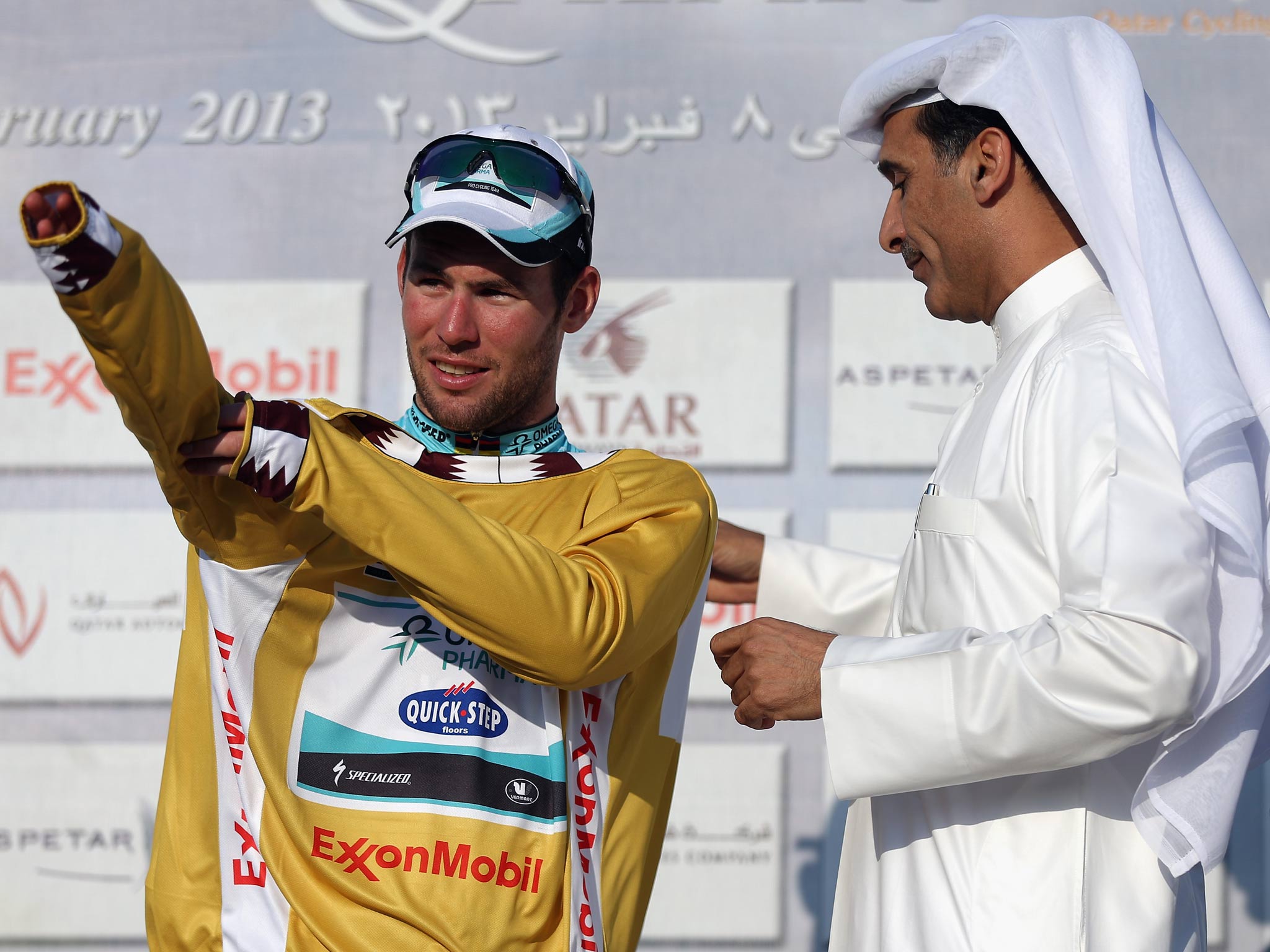 Mark Cavendish tries the Tour of Qatar golden jersey on for size