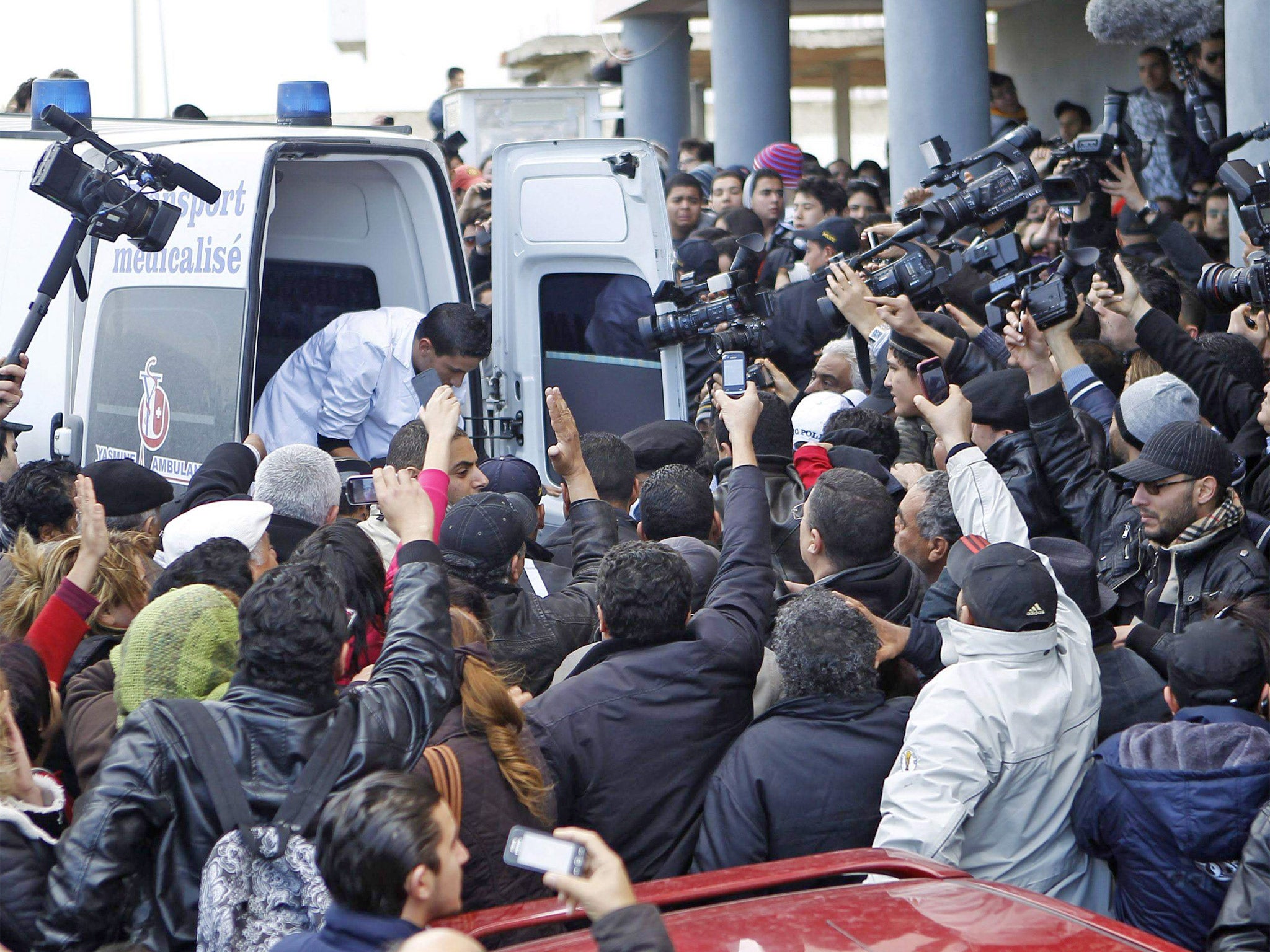 The body of Shokri Belaid is carried into an ambulance
