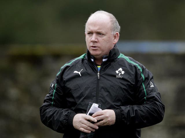 Declan Kidney keeps a watchful eye on  Ireland in training