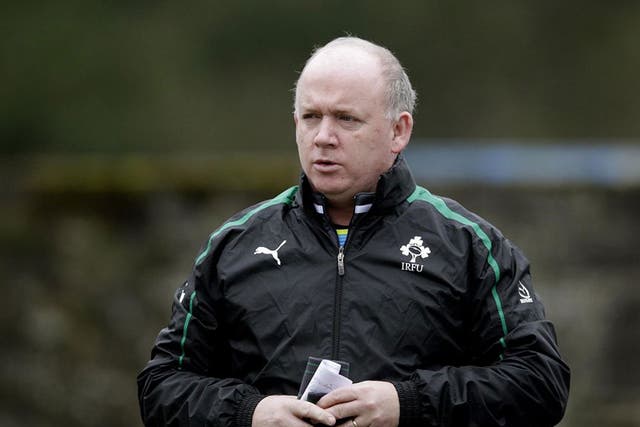 Declan Kidney keeps a watchful eye on  Ireland in training
