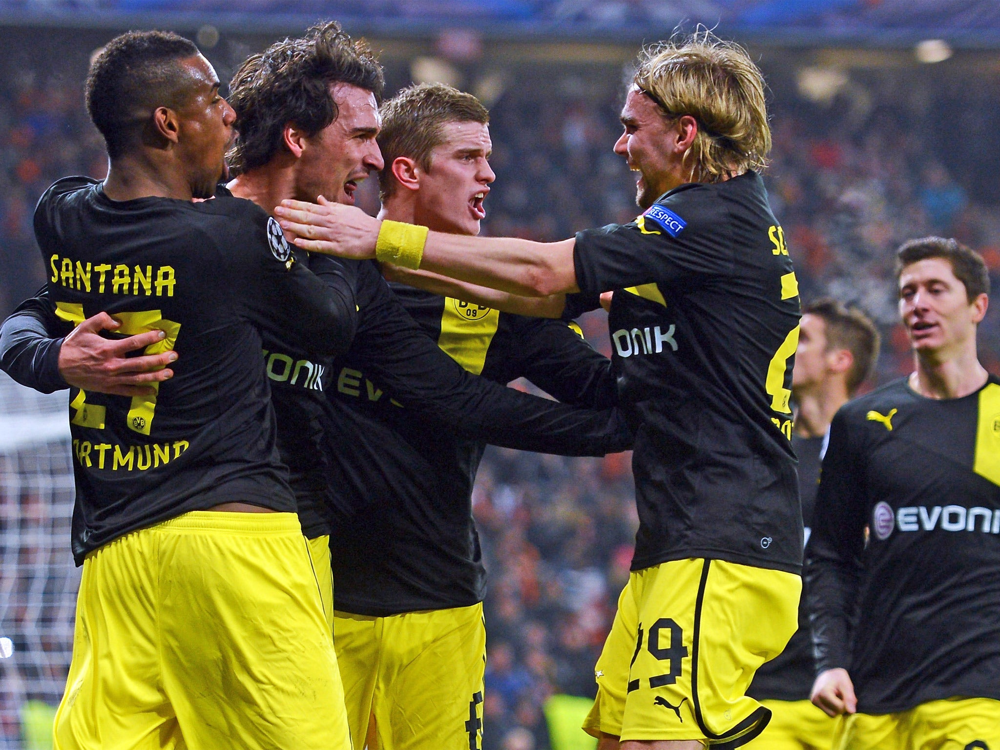Dortmund's Mats Hummels celebrates with his teammates during the first leg