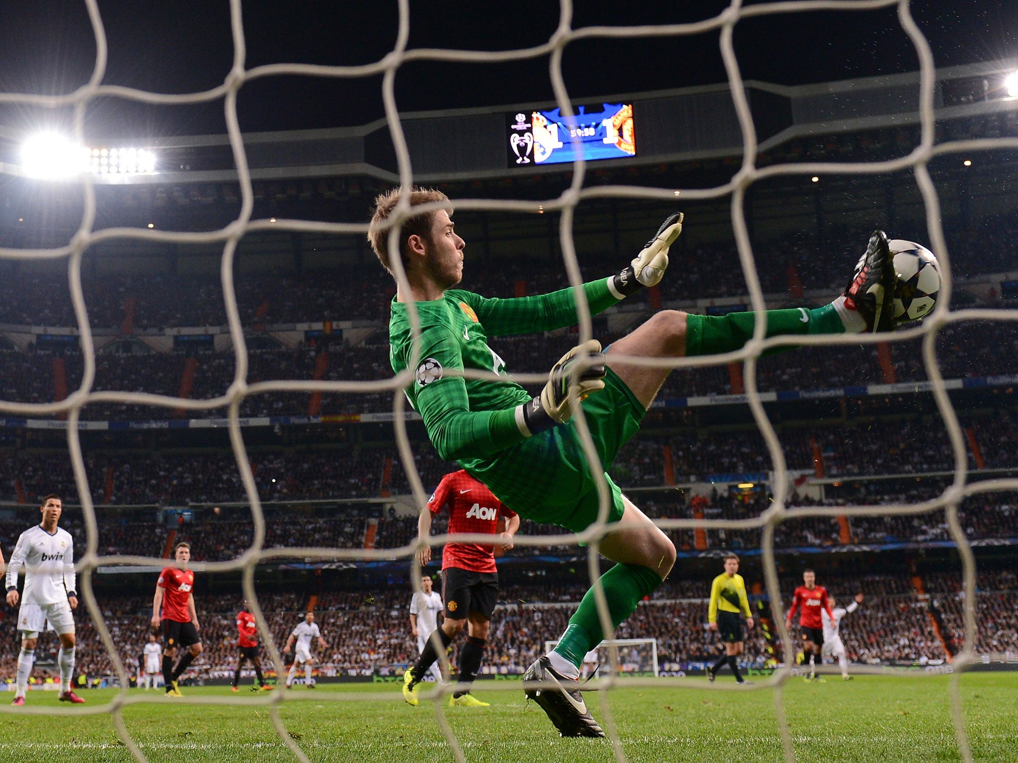 David De Gea repels a shot from Real Madrid with his foot