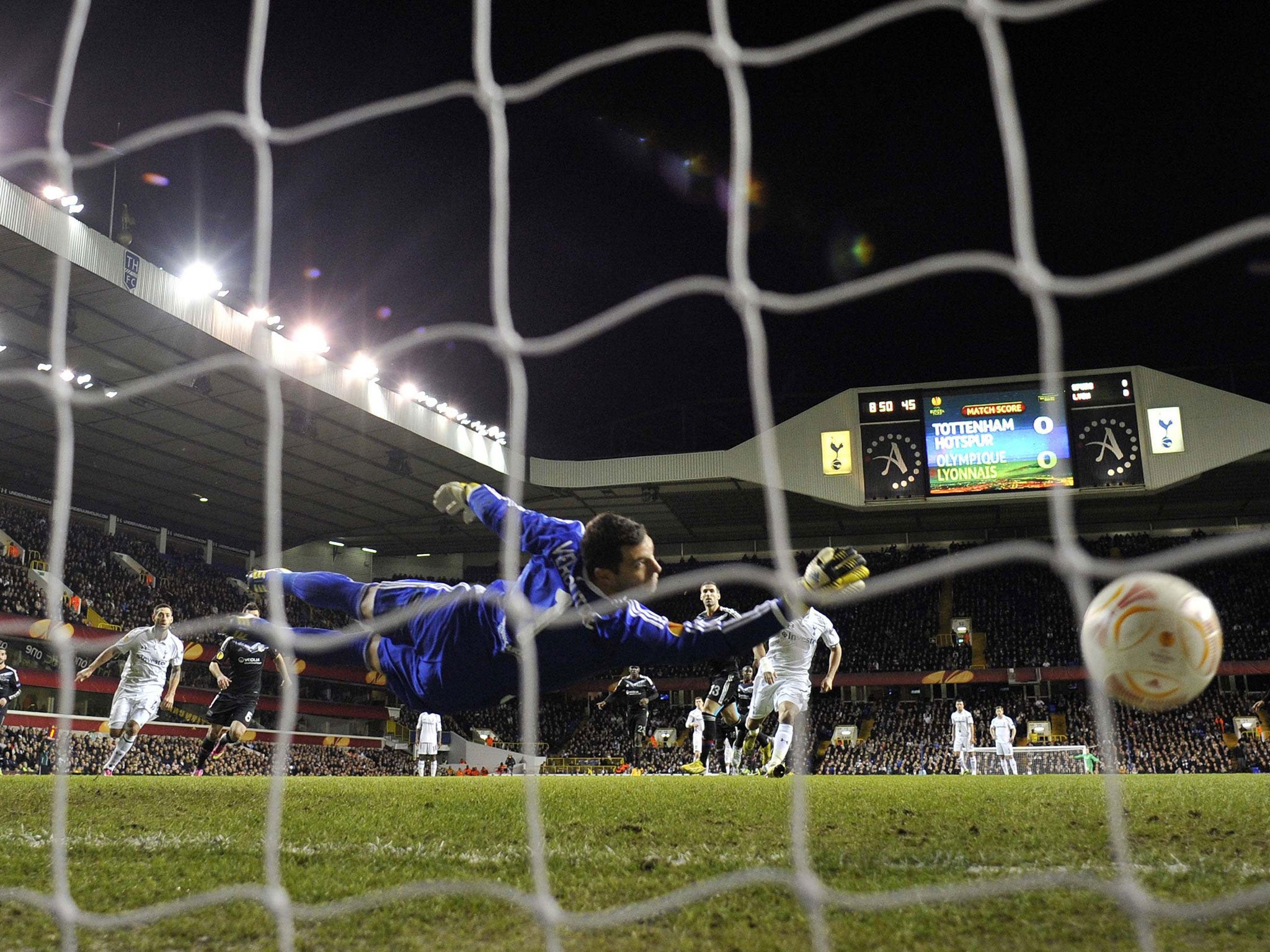Gareth Bale’s free kick from 36 yards out gives Tottenham the lead last night