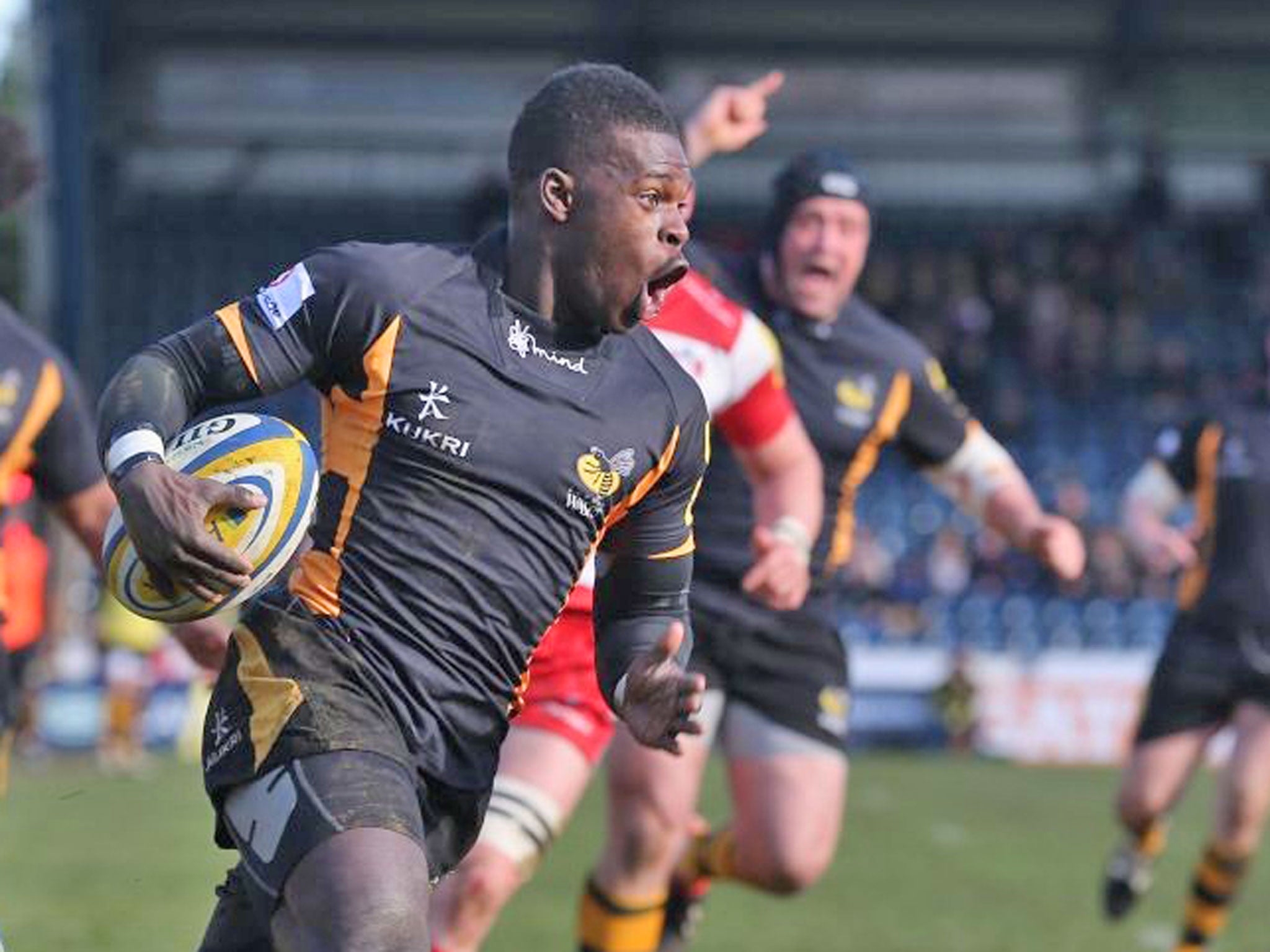 Christian Wade scores a try for Wasps from Billy Vunipola’s pass