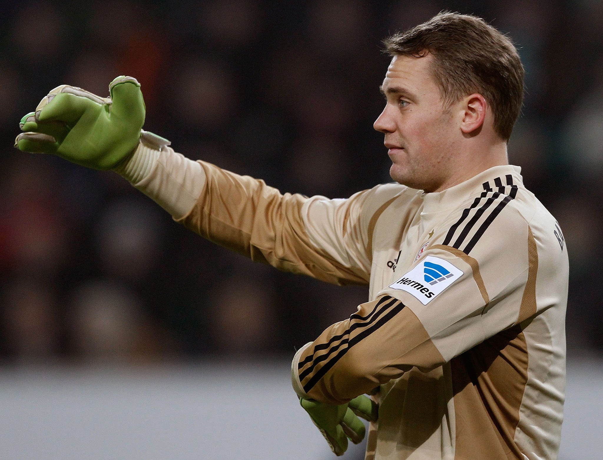 Manuel Neuer Arsenal face a Bayern Munich goalkeeper so confident he wears weird gloves The Independent The Independent