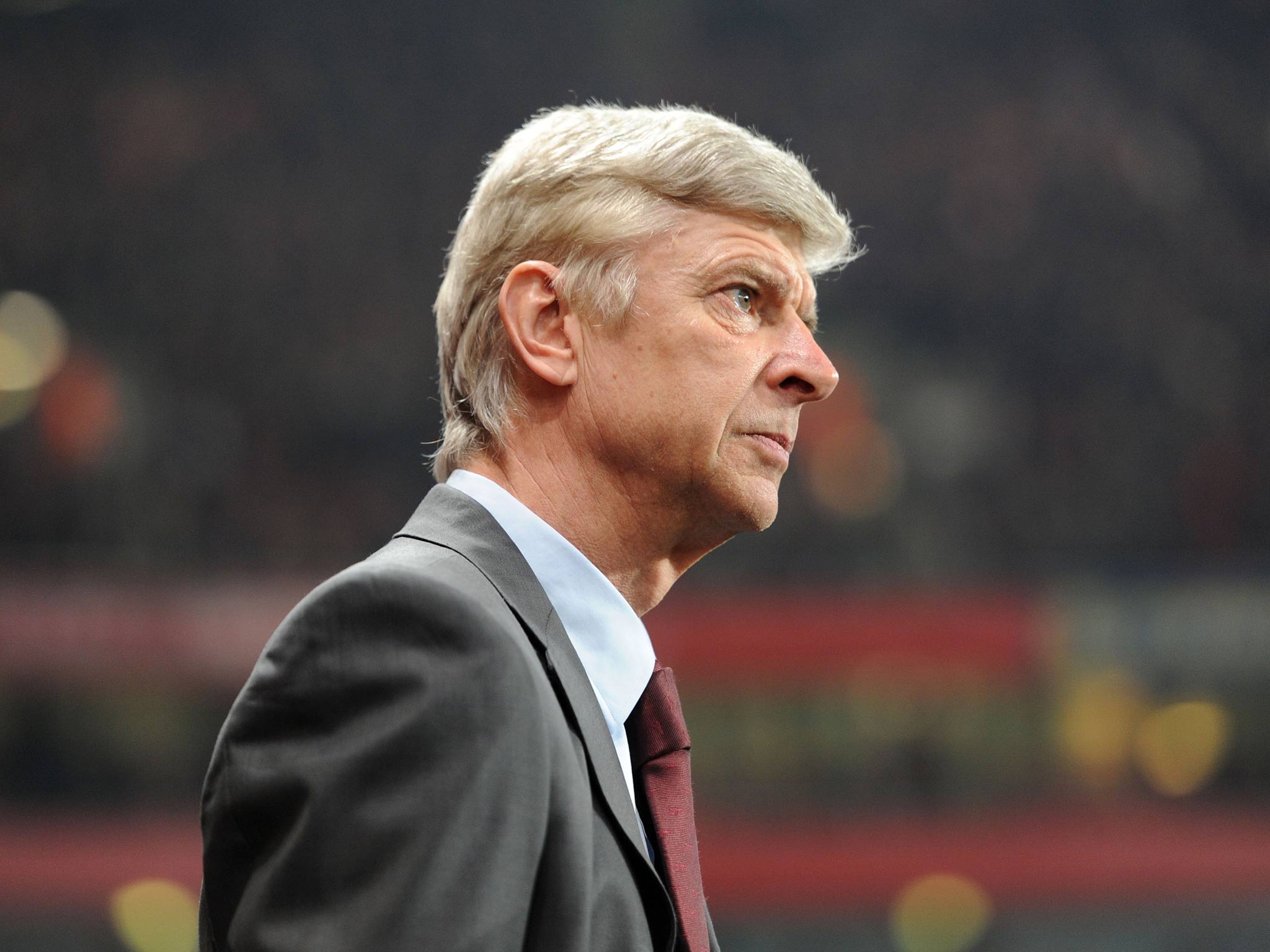 Arsene Wenger looks on during Arsenal's defeat to Bayern Munich in the Champions League