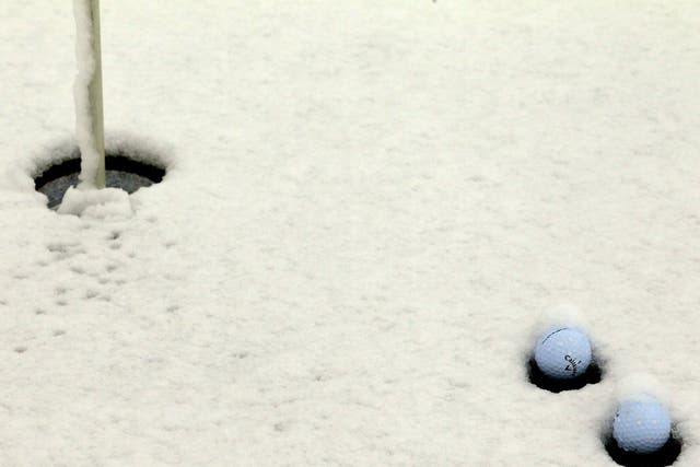 Snow hits the golf course in Arizona