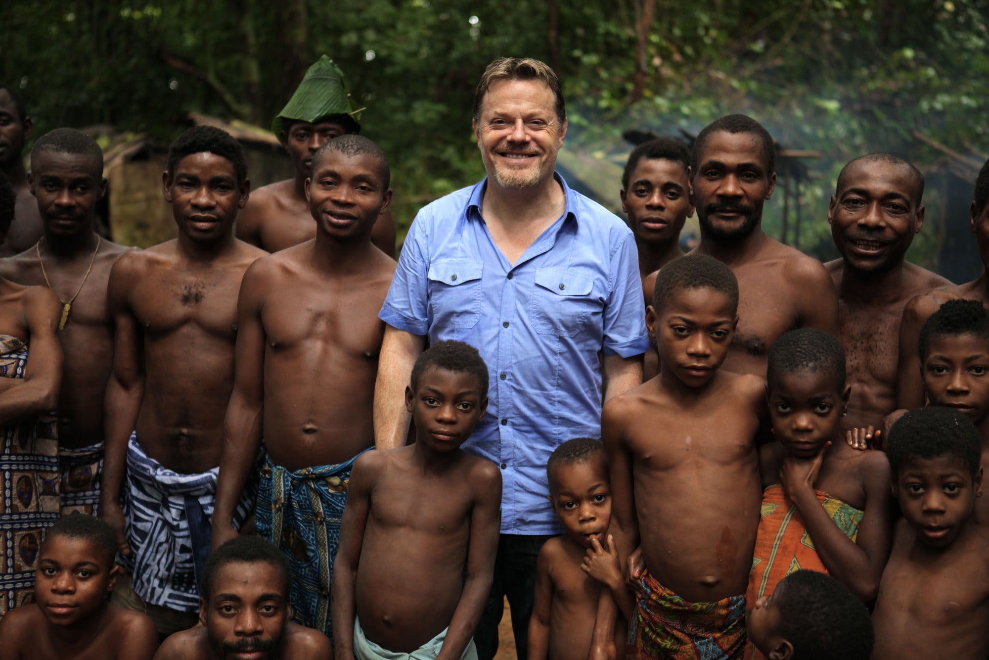 Eddie Izzard meets the Bakola Pygmies in Cameroon
