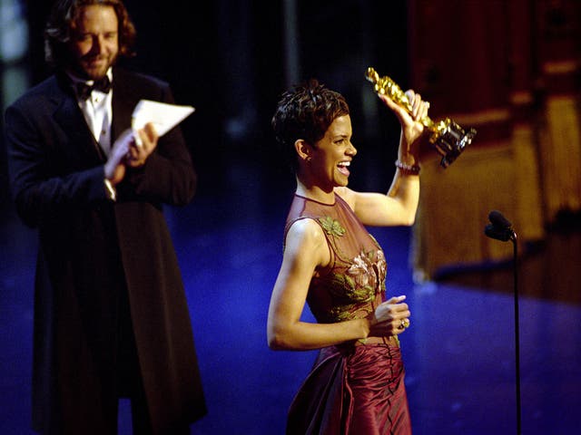 Oscar Winner Halle Berry Winner Accepts The Best Actress Academy Award For Her Performance In The Film 'Monster's Ball,' While Actor Russell Crowe Applauds Her During The 74Th Annual Academy Awards March 24, 2002 At The Kodak Theater In Hollywood, Ca.
