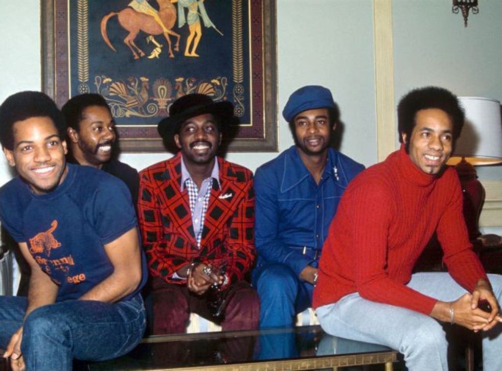 Harris (far left) with Melvin Franklin, Otis Williams, Dennis Edwards and Richard Street in 1972
