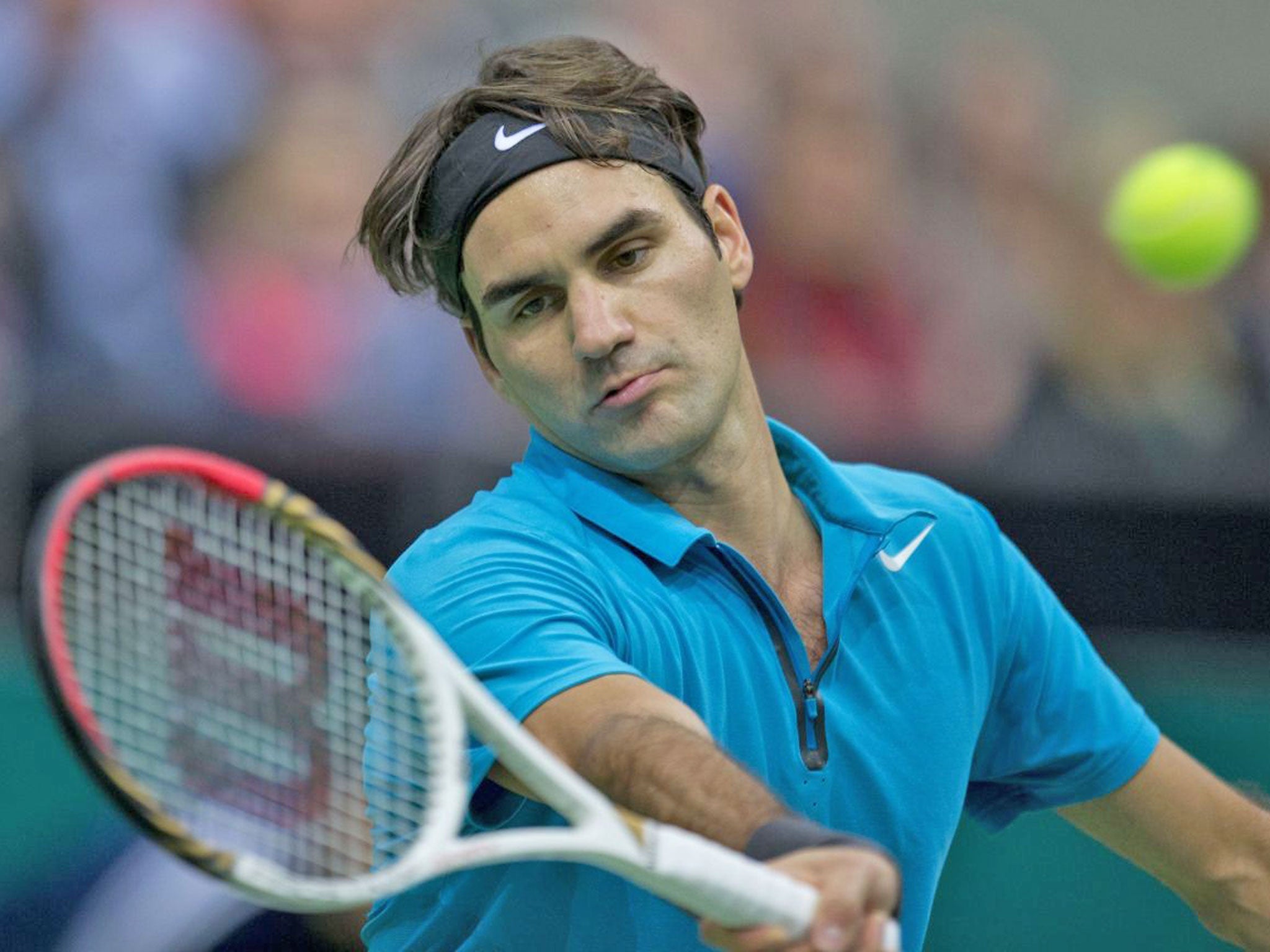 Roger Federer practises for tonight’s action in Dubai