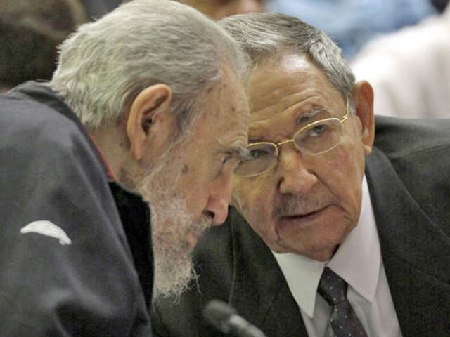 Fidel Castro, left, with his brother, President Raúl Castro, at the National Assembly in Havana, on Sunday