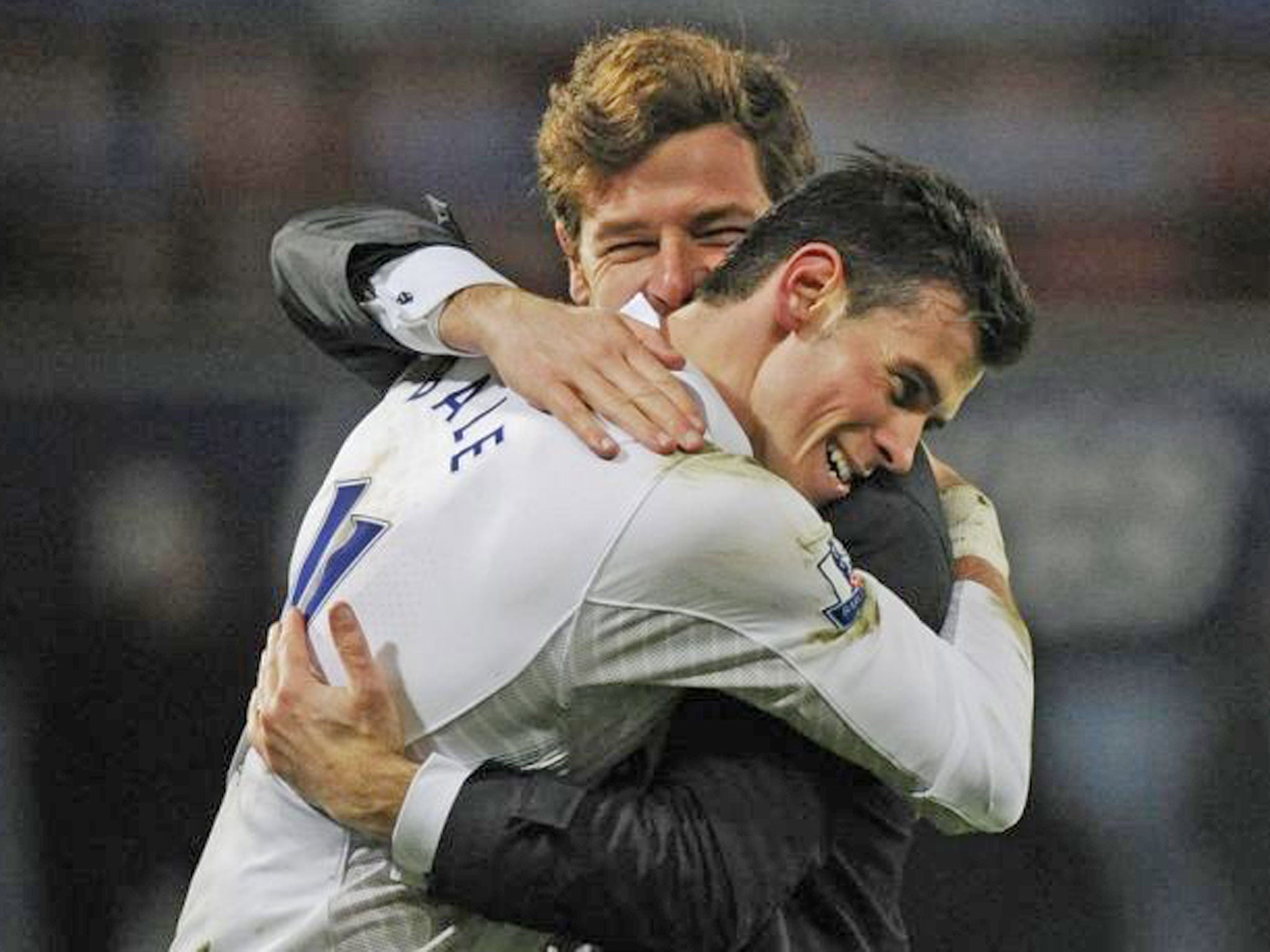 Gareth Bale celebrates with his manager Andre Villas Boas