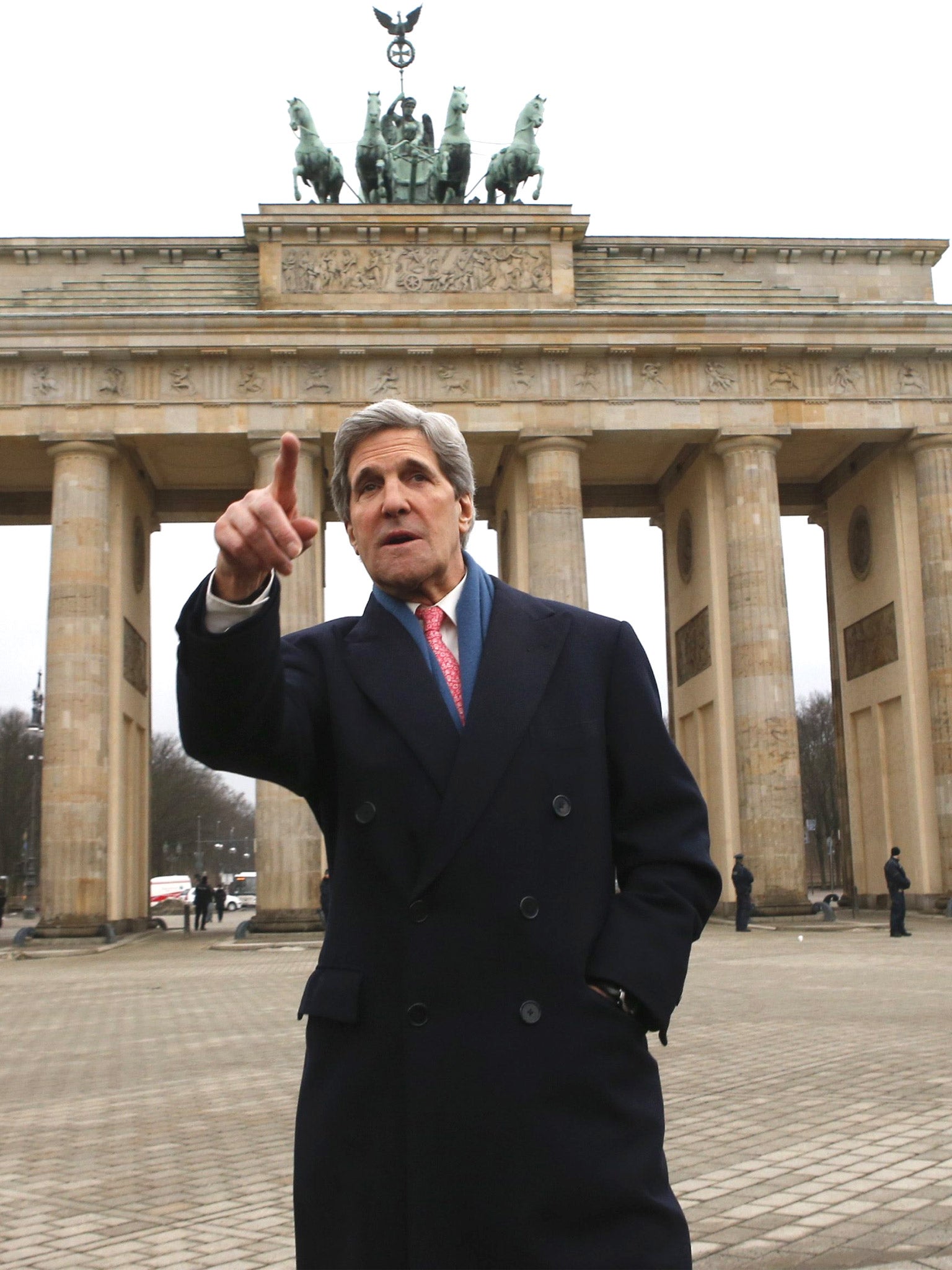 John Kerry visits the Brandenburg Gate in Berlin