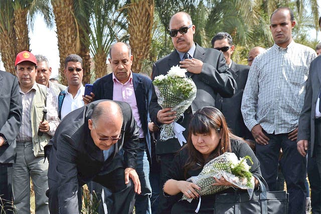 Luxor Governor Ezzat Saad lays flowers for the victims
