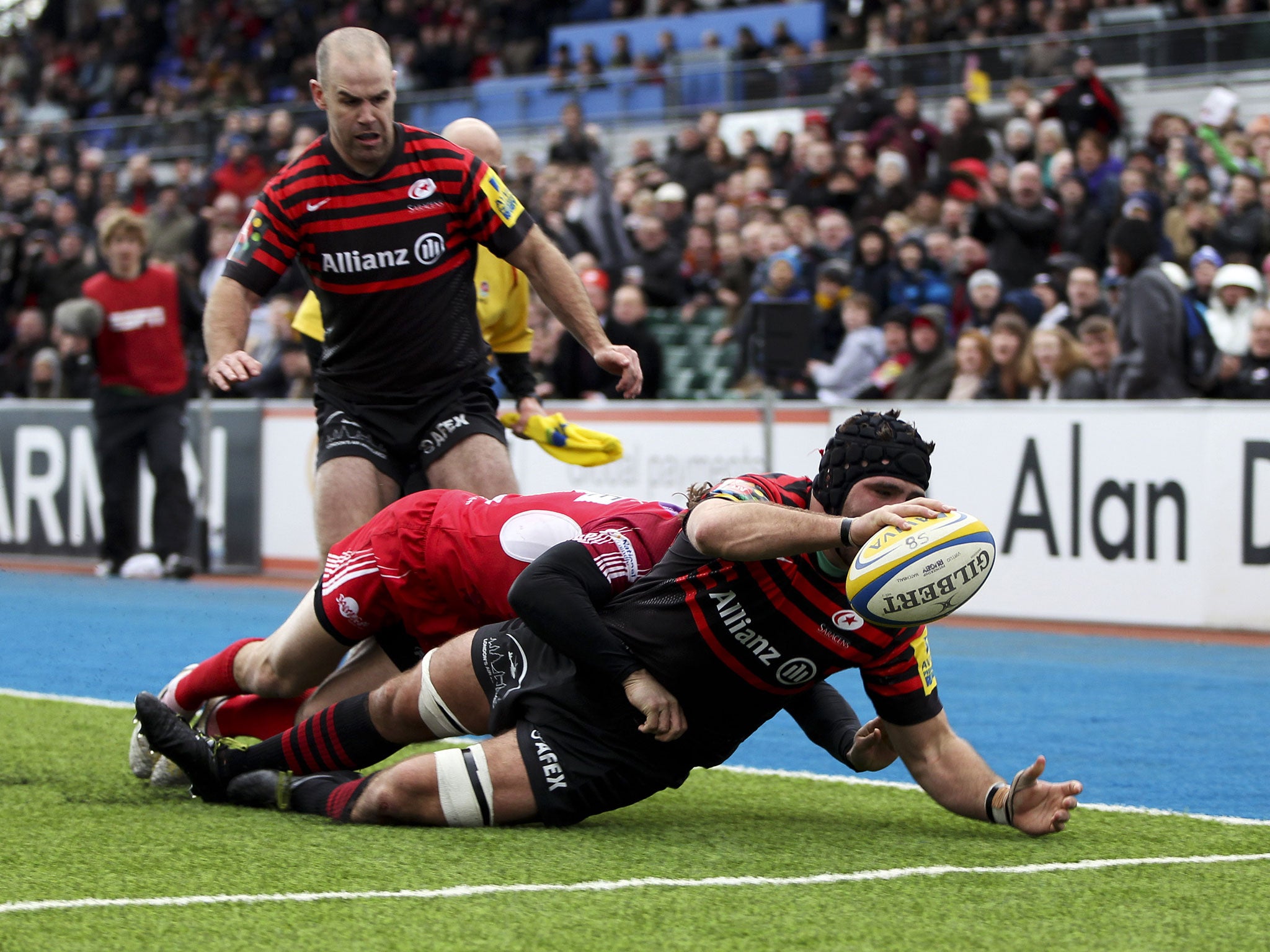 Will Fraser of Saracens scores a try during the Aviva Premiership match between Saracens and London Welsh
