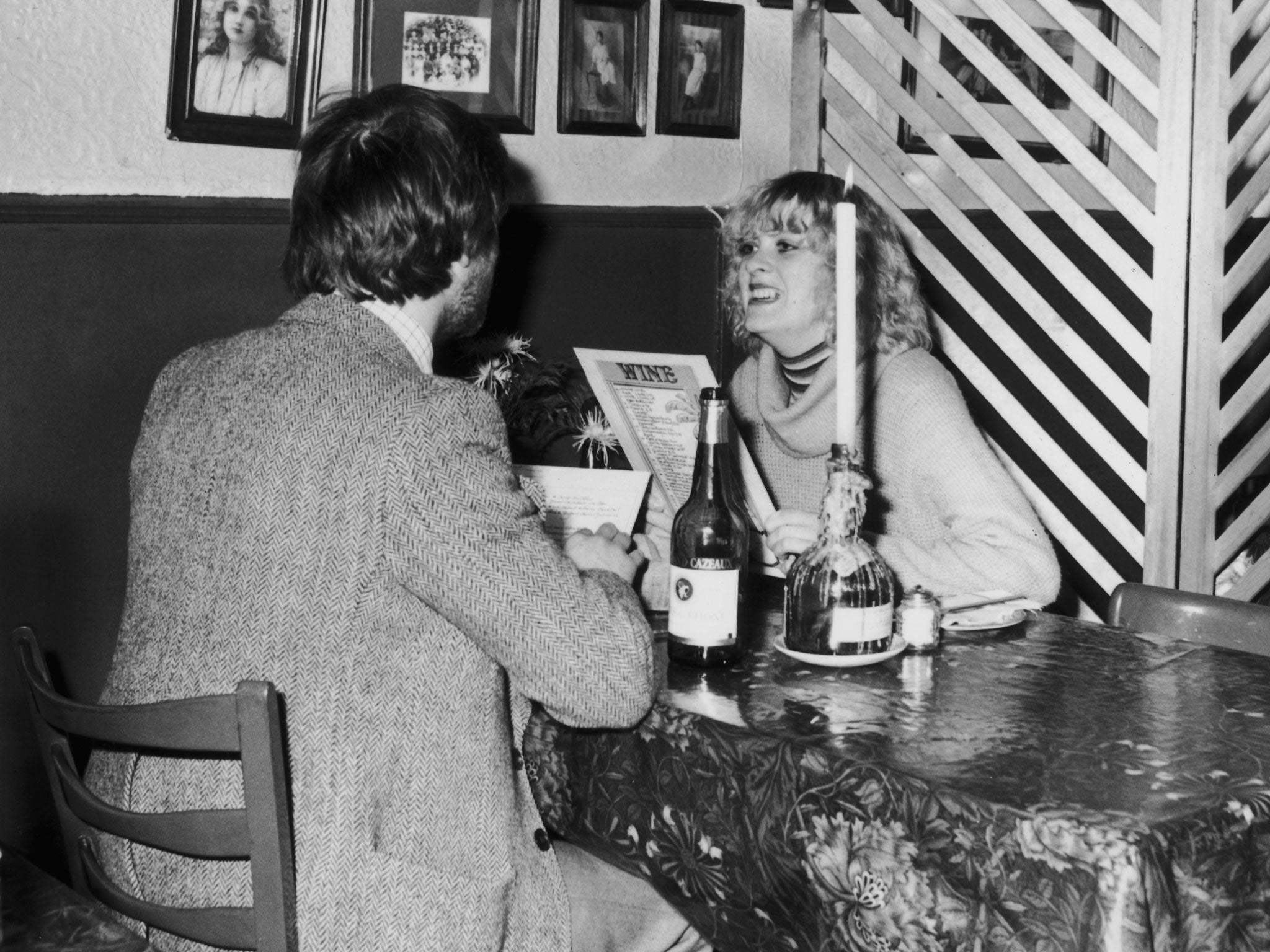 A couple enjoy a dinner in the 70s. Is it still appropriate for a woman to expect a date to pay for all her meals?