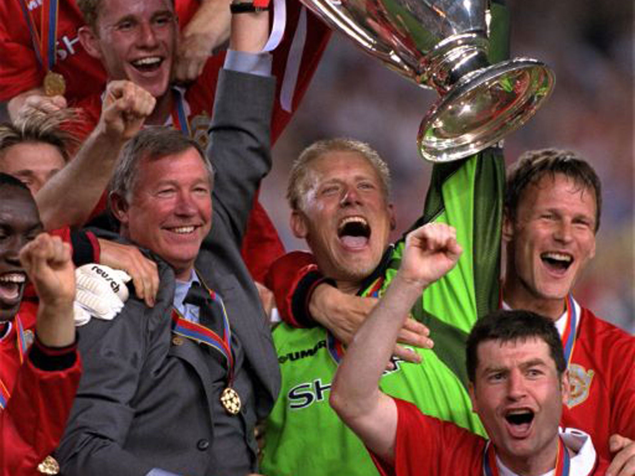 Sir Alex Ferguson and Peter Schmeichel lift the European Cup in 1999
