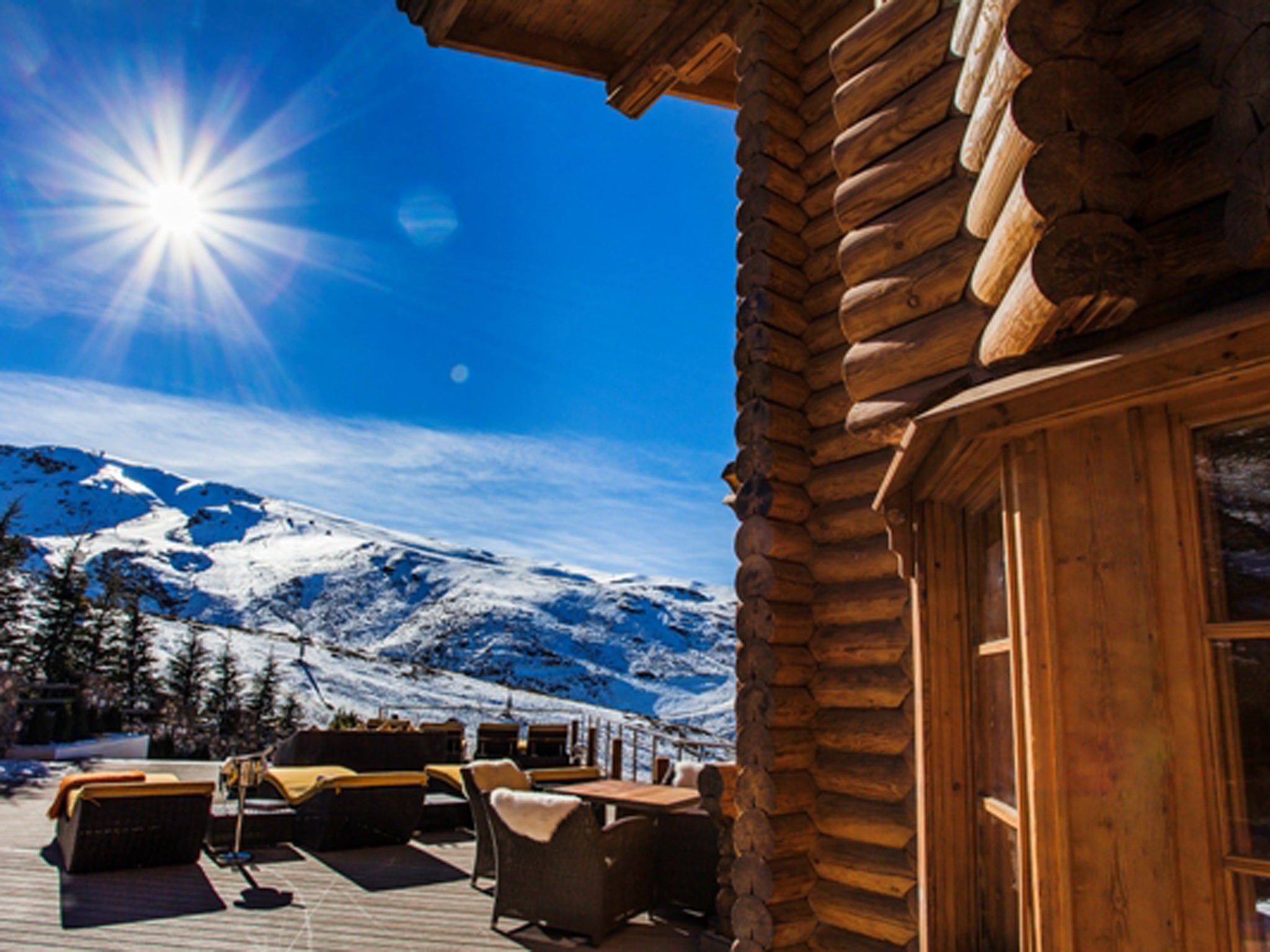 Sea and ski: El Lodge in Sierra Nevada