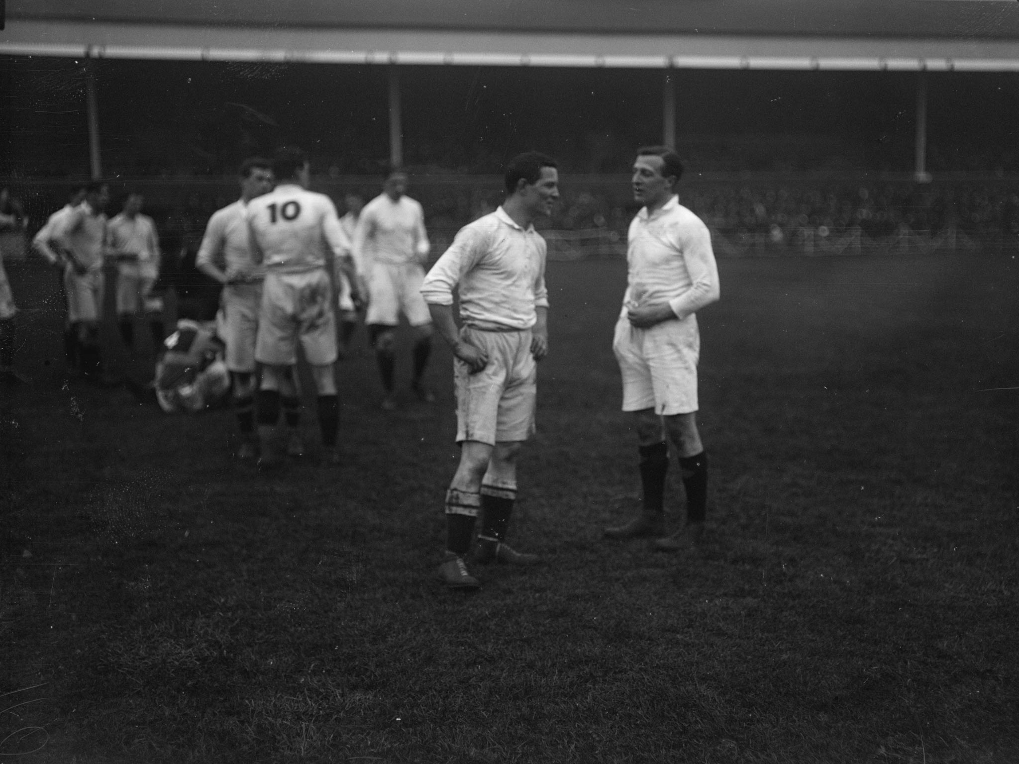 <b>1957</b><br/>
England, captained by Sale hooker Eric Evans, launched their campaign with a 3-0 victory over reigning Five Nations champions Wales at Cardiff Arms Park, with Coventry full-back Fenwick Allison kicking the only points, and it was another Coventry player - wing Peter Jackson - who touched down when England beat Ireland 6-0, their first success in Dublin for 29 years.
<br/><br/>
Jackson then added two more tries in a 9-5 Twickenham win against France, before England saw off Scotland 16-3 to finish top of the table by a four-point margin.
<br/><br/>
England team (v Scotland): Challis; Jackson, Butterfield, Davies, Thompson; Bartlett, Jeeps; Jacobs, Evans (capt), Hastings, Currie, Marques, Robbins, Higgins, Ashcroft.