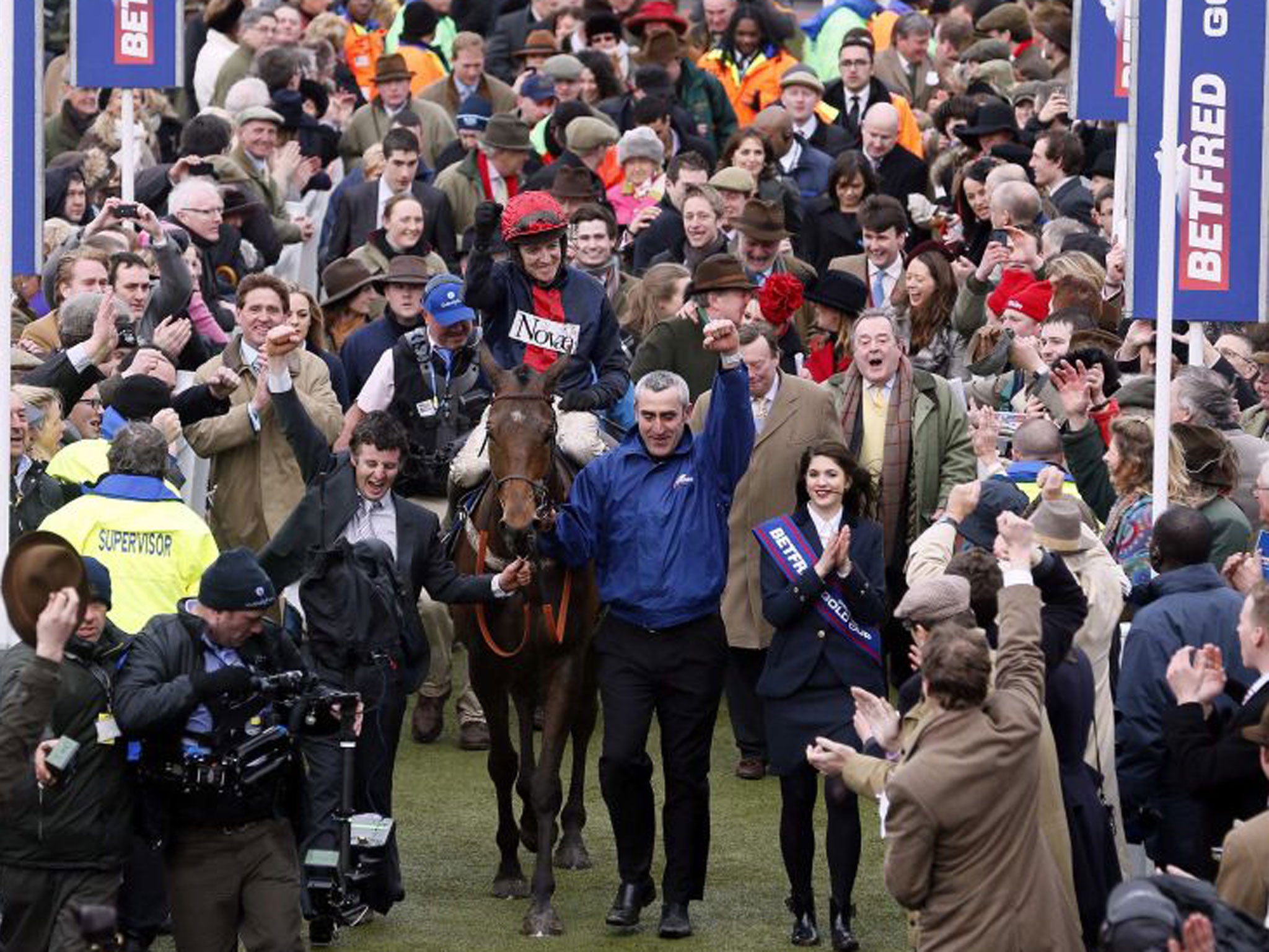 Barry Geraghty and Bobs Worth are given a hero’s reception after their Gold Cup win
