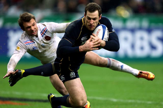Tim Visser of Scotland scores a try during the RBS Six Nations match between France and Scotland