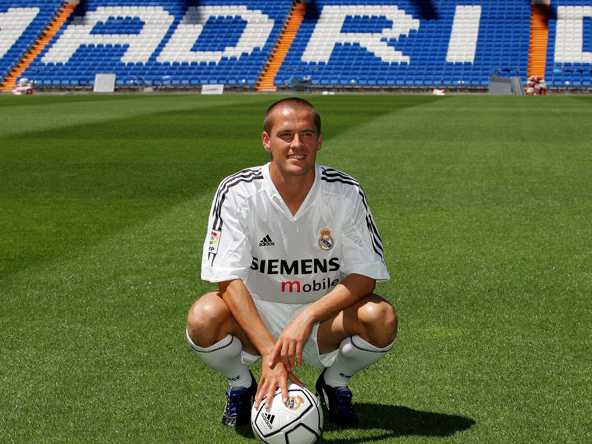 August, 2004: Spanish giants Real Madrid agree £8m deal to sign Owen with Antonio Núñez moving to Liverpool