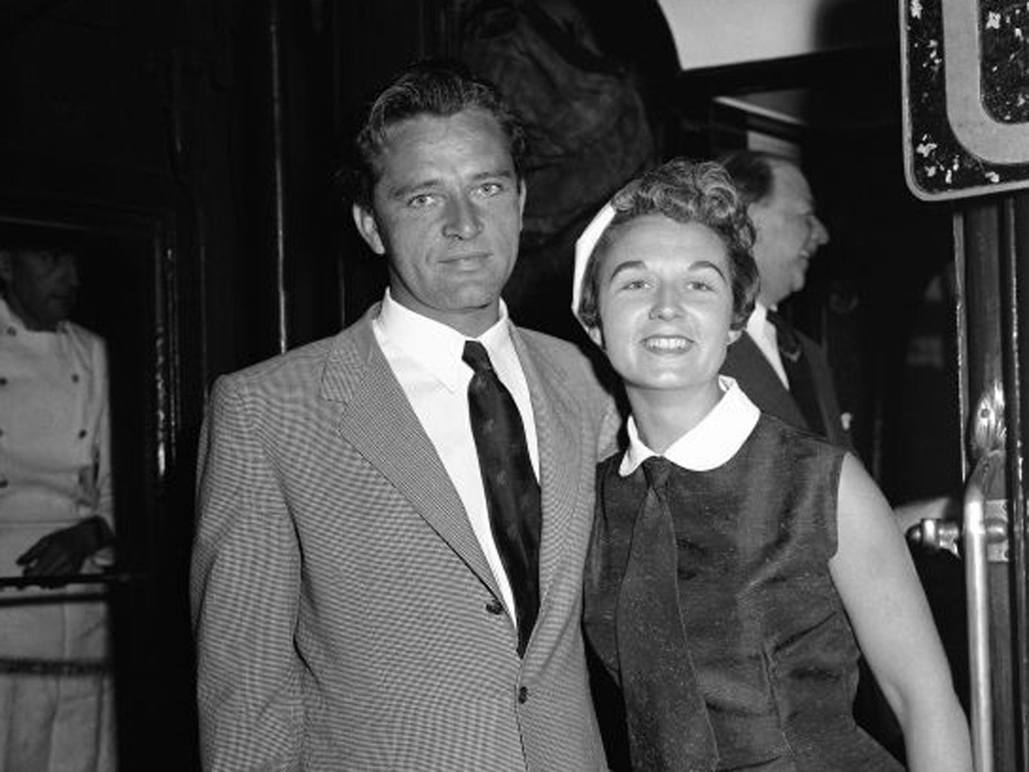 Richard and Sybil Burton at Victoria Station in 1955 befor esailing for New York on the ‘Queen Mary’
