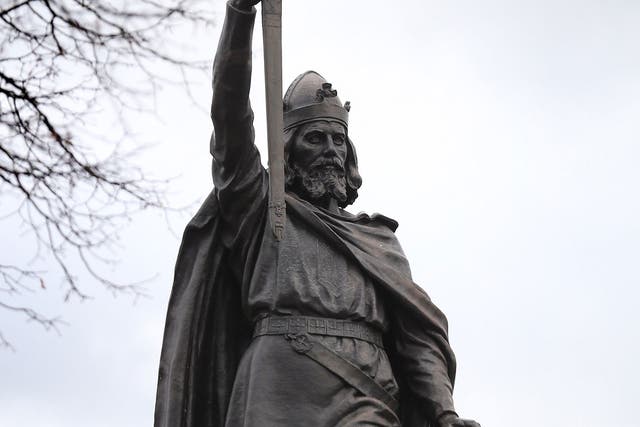 A statue of King Alfred