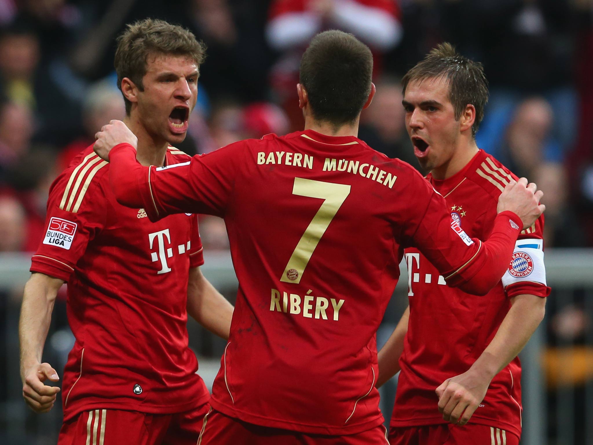 Thomas Mueller (L) of Munich celebrates scoring with his team mates Franck Ribery (C) and Philipp Lahm