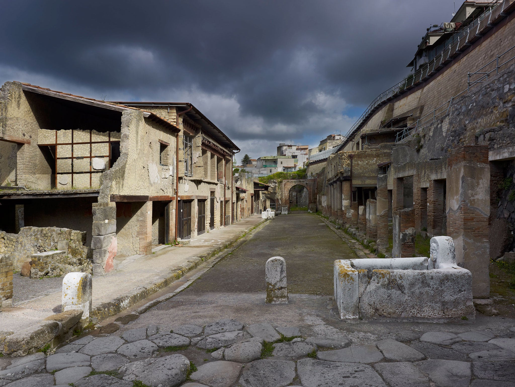 Moving: A street in Herculaneum