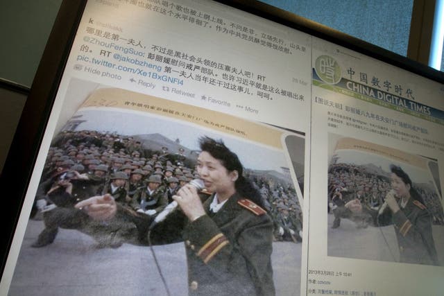 Peng Liyuan singing to martial law troops in 1989 after the Tiananman Square massacre