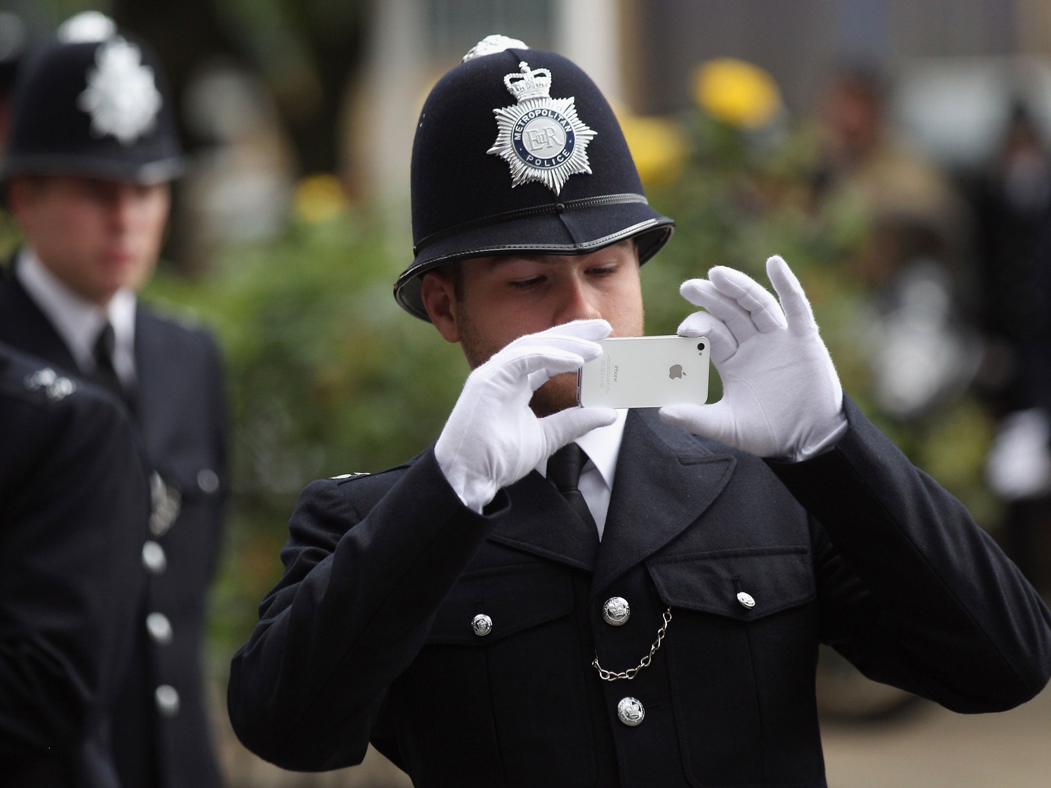 The Met may issue up to 32,000 officers with mobile phones
