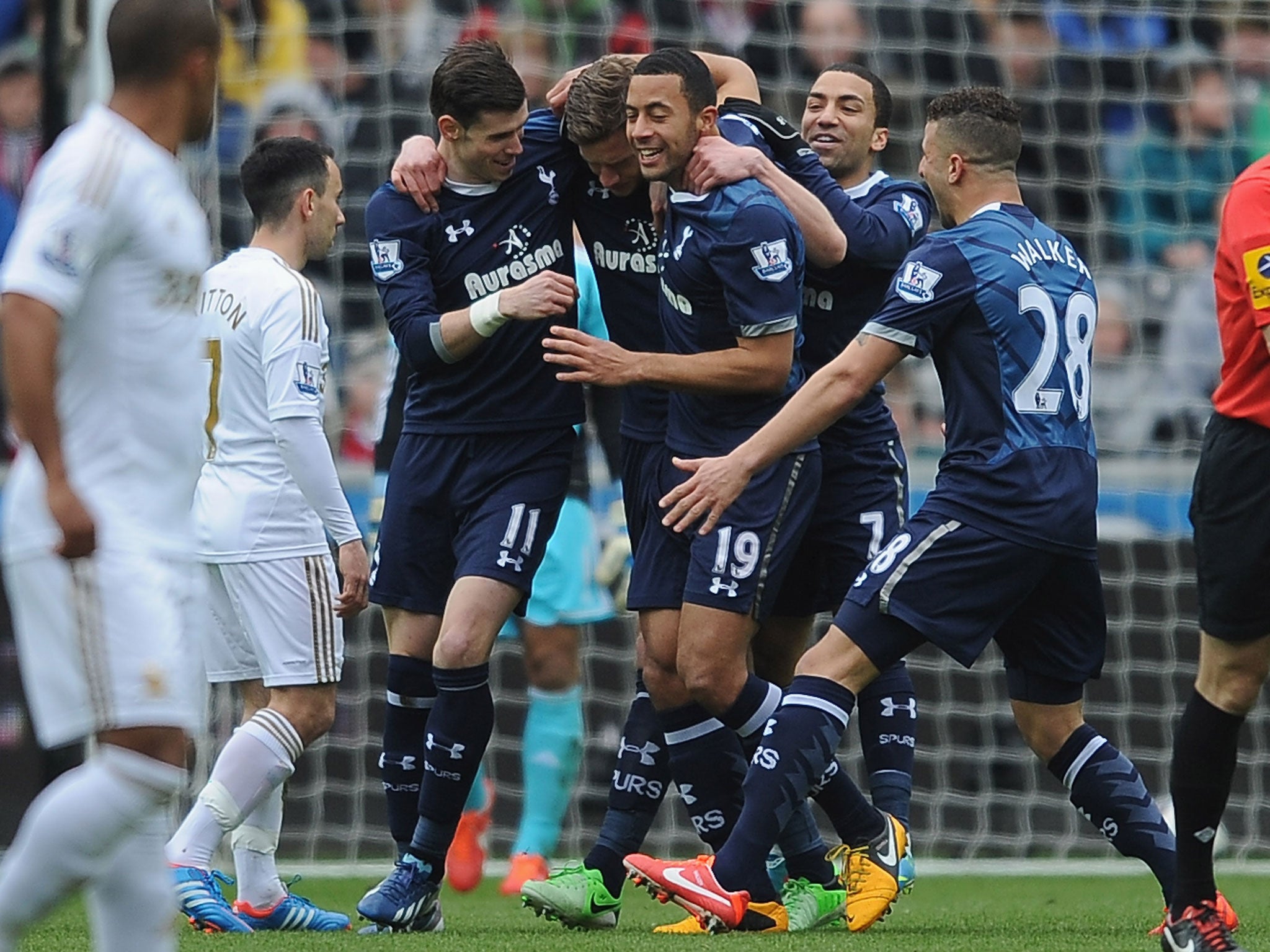 Jan Vertonghen of Tottenham celebrates with team-mates after scoring their first goal