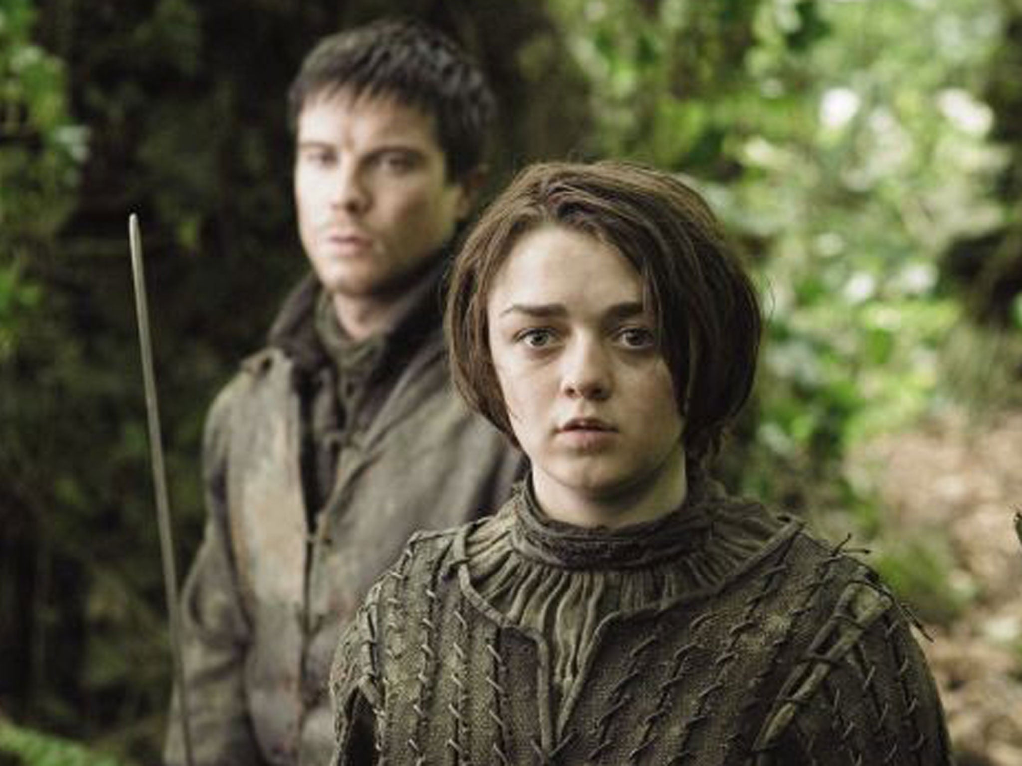 Joe Dempsie and Maisie Williams in a scene from Game of Thrones