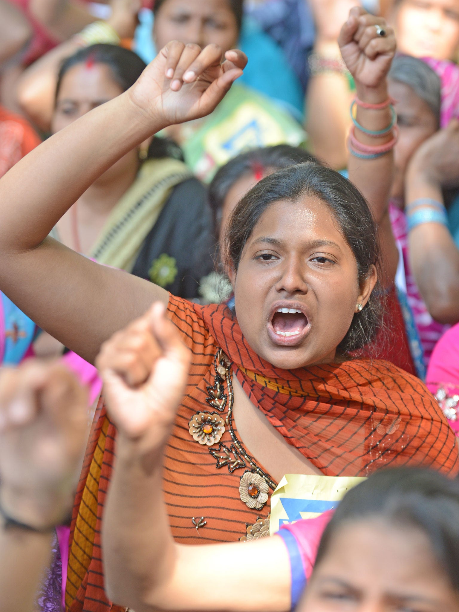 Indian women shout anti-government slogans demanding justice to gang rapes in New Delhi