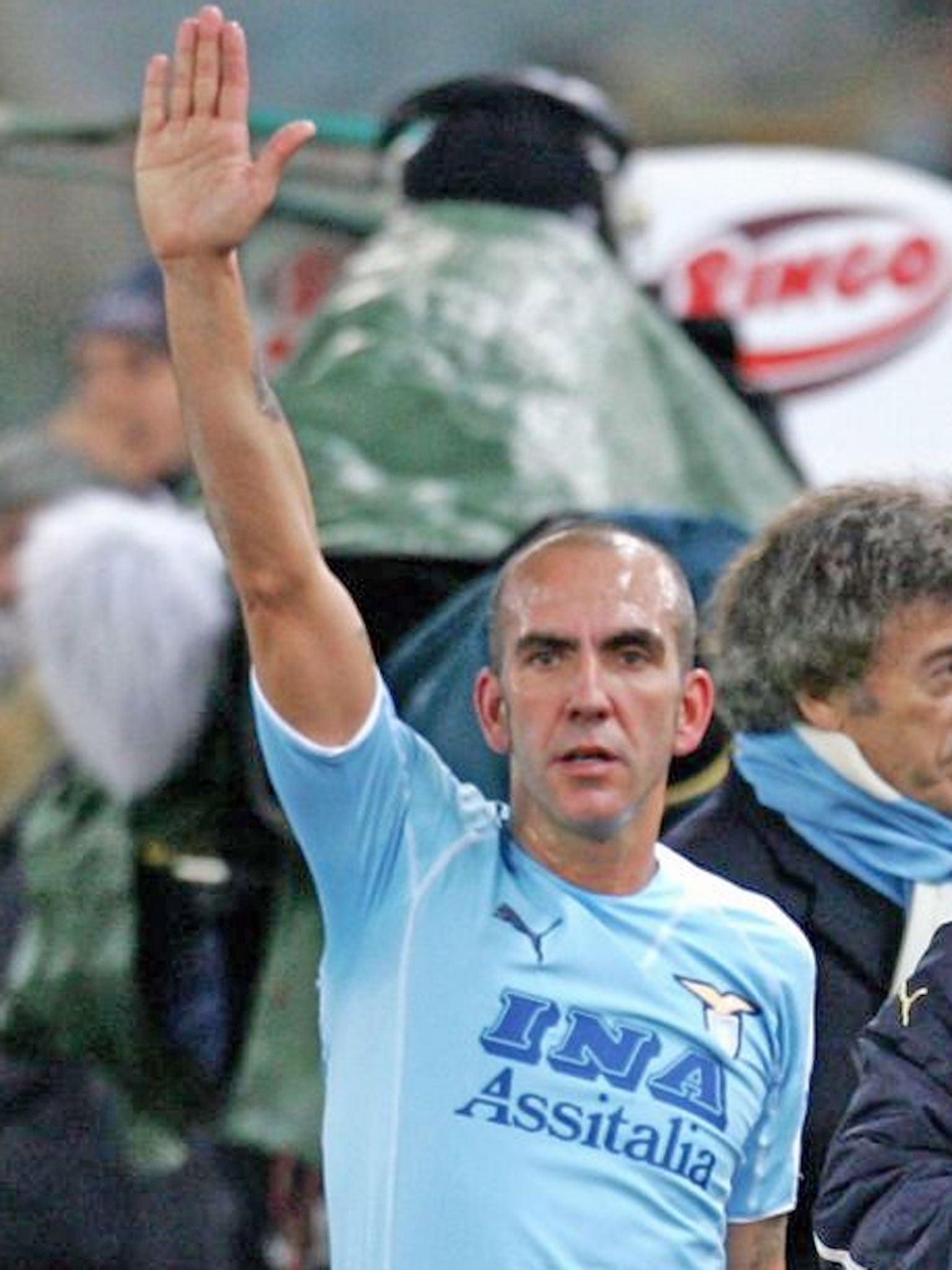 Paolo Di Canio gestures to Lazio fans in 2005
