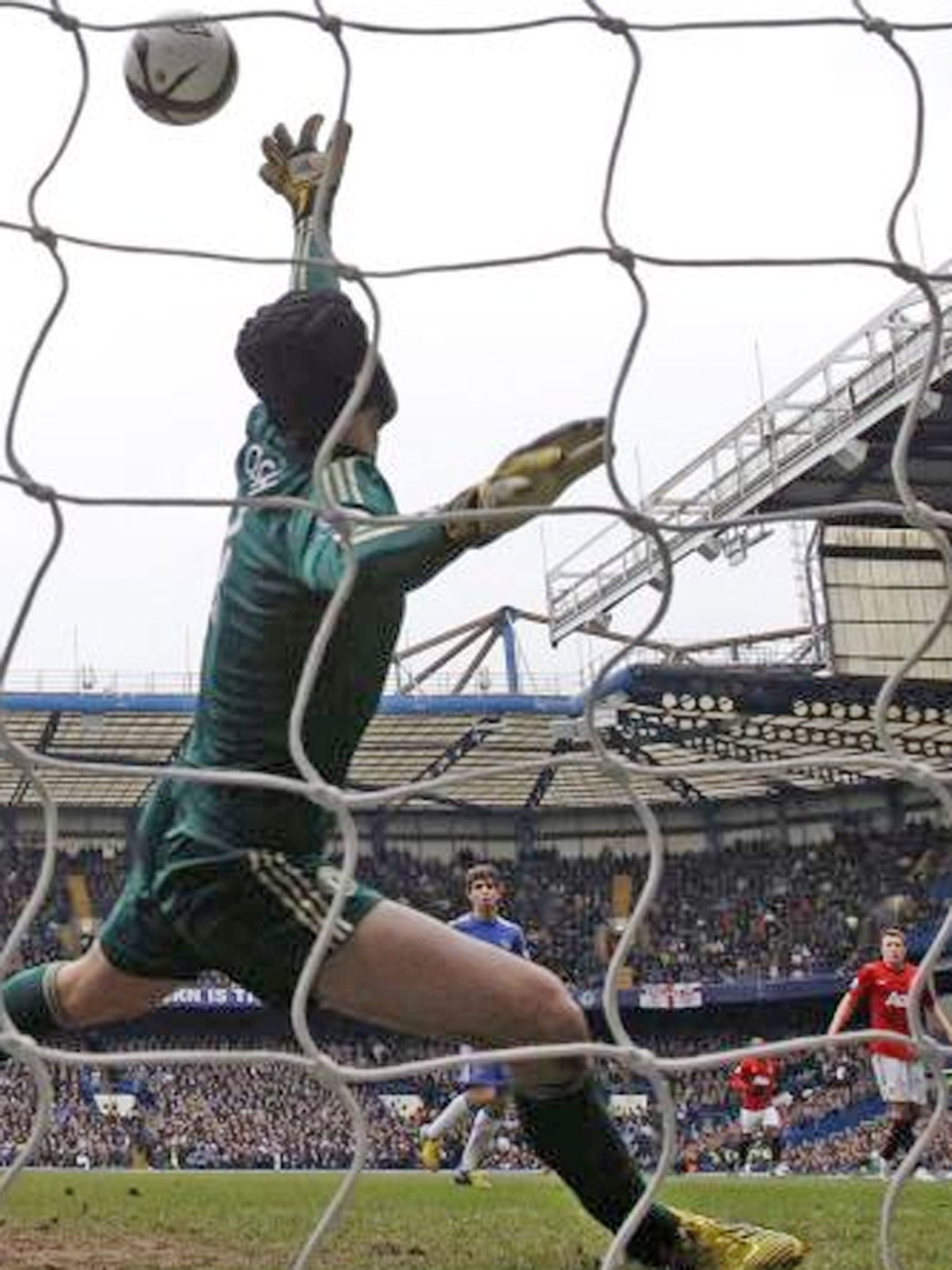 Petr Cech saves from Javier Hernandez to preserve Chelsea’s
lead