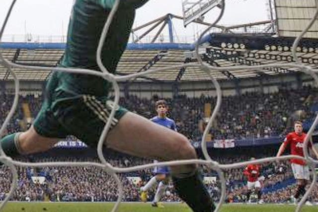 Petr Cech saves from Javier Hernandez to preserve Chelsea’s
lead