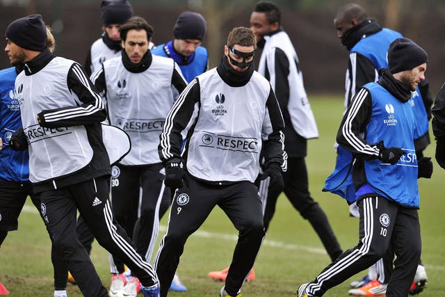 Chelsea striker Fernando Torres trains wearing a mask