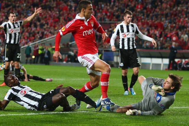 Moreno of Benfica scores the equaliser against Newcastle in the first leg