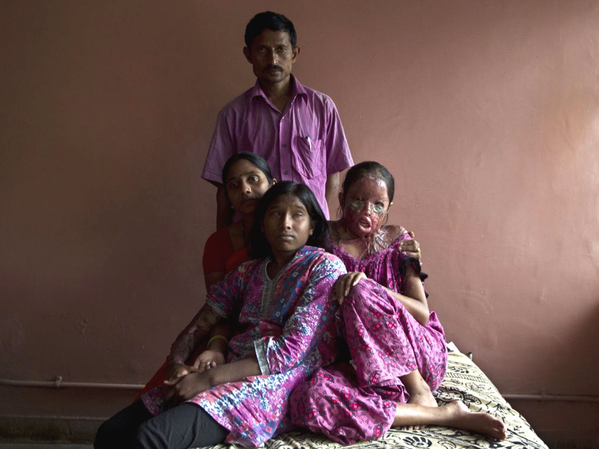 Chanchal and her family mother Sunaina, sister Sonam and father Sailish on bed at Dharamshala in New Delhi