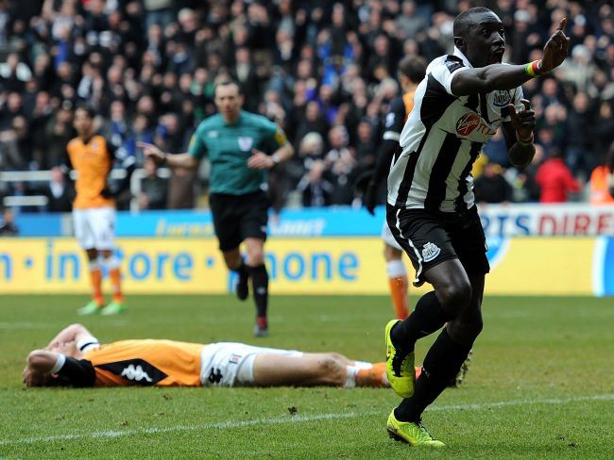 Papiss Cisse eased Newcastle's relegation fears with an injury-time winner against Fulham
