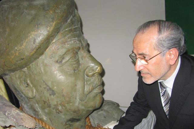 Dr Mowaffak al-Rubaie with a bust of the deposed dictator from one of his palaces and the ropeused to hang him