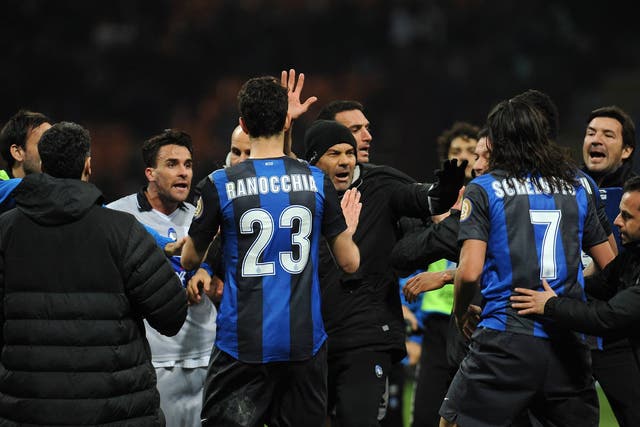 Inter players row with their Atalanta counterparts