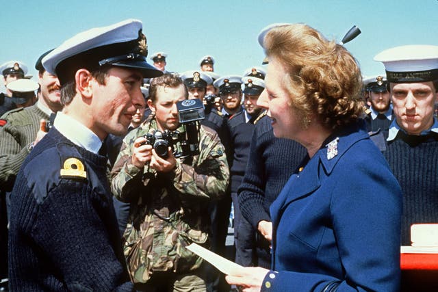 British Prime Minister Margaret Thatcher meets personnel aboard the HMS Antrim 08 January 1983 during her five-day visit to the Falkand Islands.
