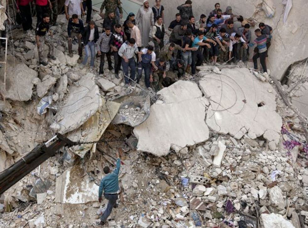 Human Rights Watch say crudely aimed attacks on civilian areas have killed more than 4,000 Syrians since July