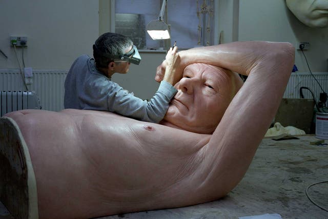 With the strict clause that there would be no interview, Mueck allowed his friend and colleague, the photographer Gautier Deblonde, to film him making his new sculptures