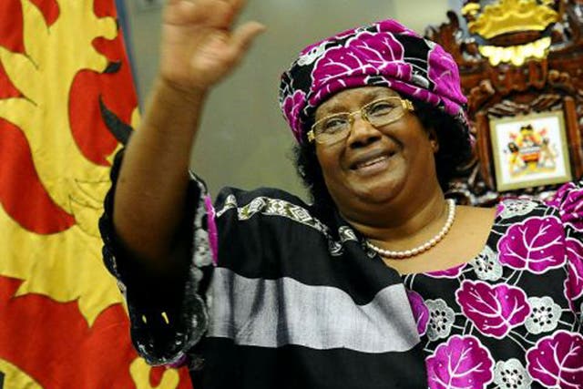 Joyce Banda greets the audience at her inauguration as Malawi’s president